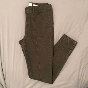 Hunter Green skinny pants